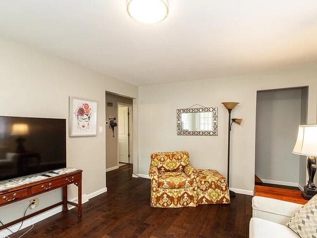 Photo - 122 Maple Ave