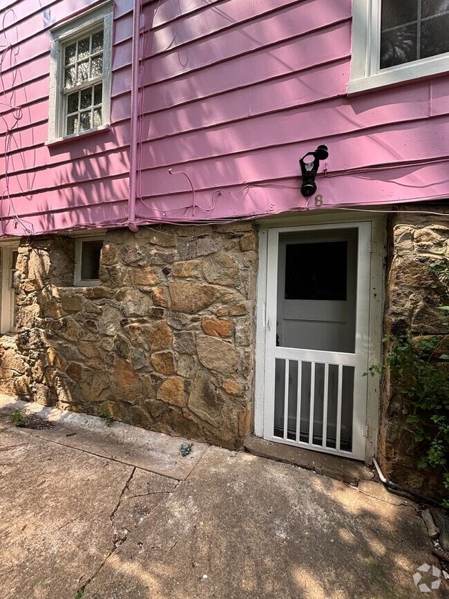 Building Photo - Live at the Color Wheel - Walk to UNC! Rental