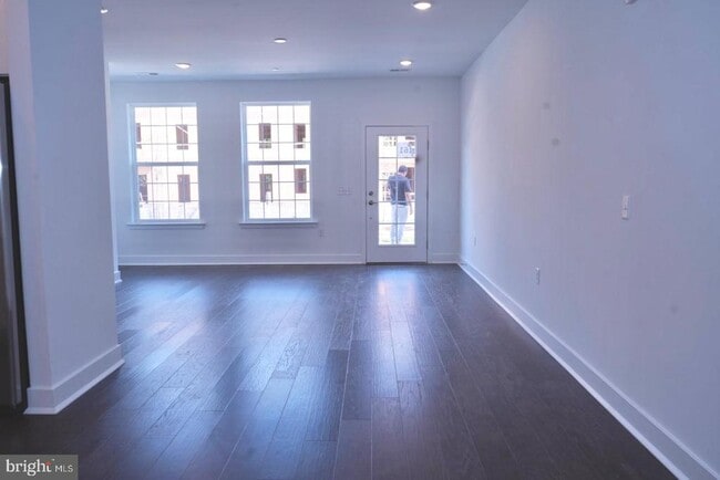 Photo - 105 Stoutsburg Blvd