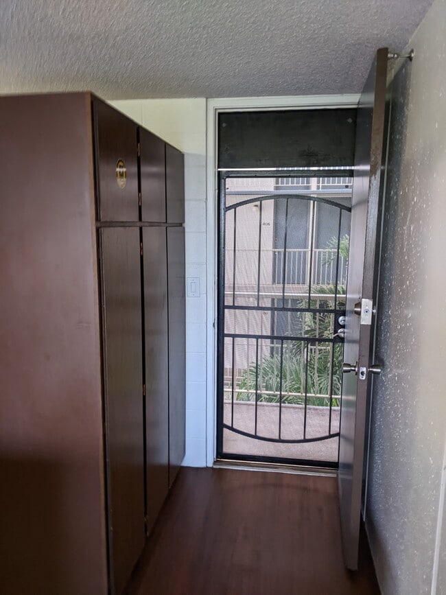 Front Door - 95-061 Waikalani Dr Unit D401