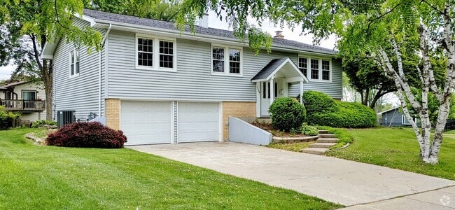 Building Photo - 1750 Chippendale Rd Rental