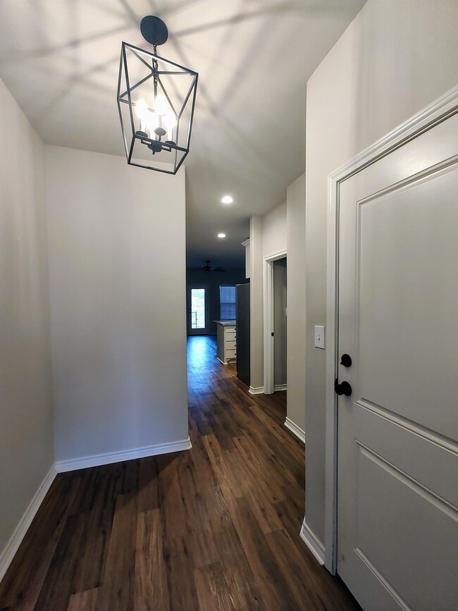 5670 Shadowbend Cir N