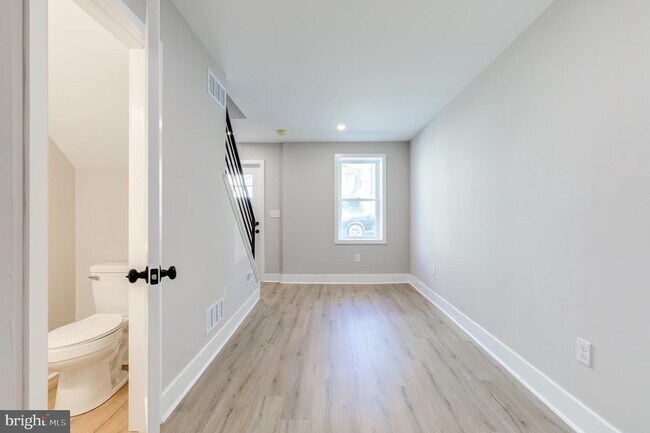 Photo - 369 E Hector St