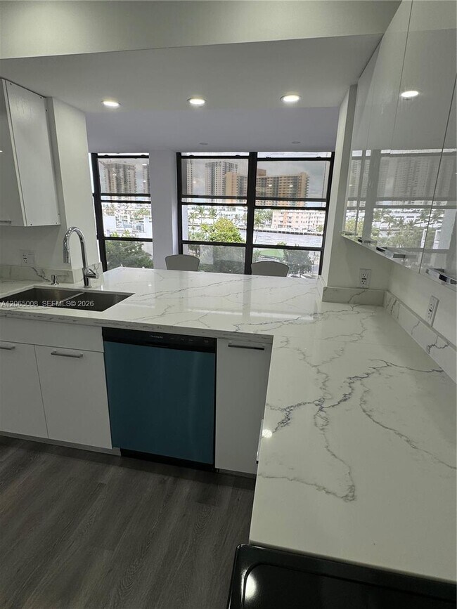 Photo - 800 Parkview Dr Unit 502