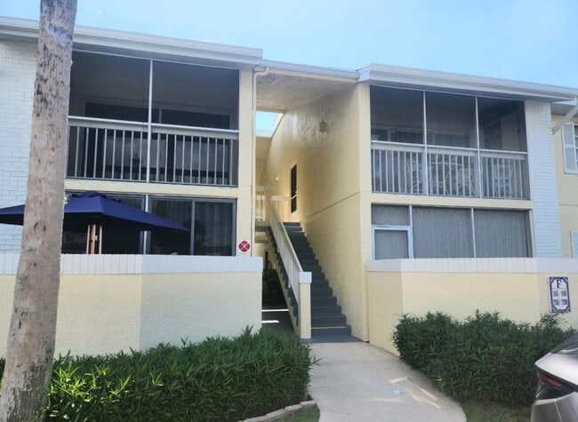 Building Photo - 963 Sonesta Ave NE Unit 206