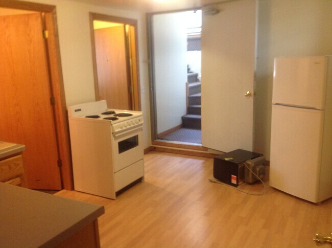 Photo - 304 N Carroll St Apartments Unit 4