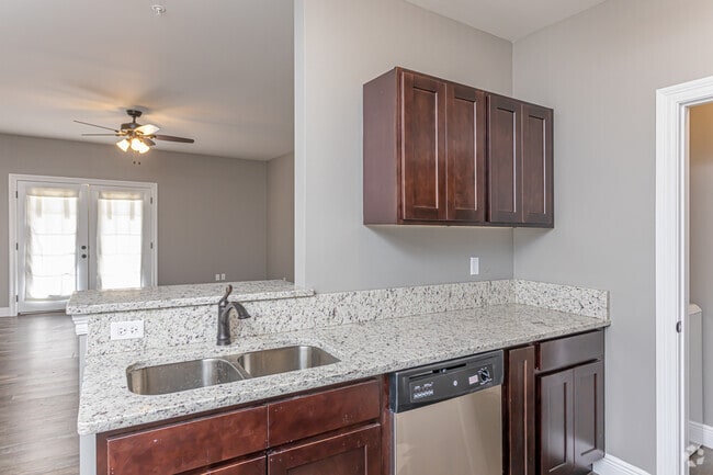 2BR, 2BA - 1,100SF