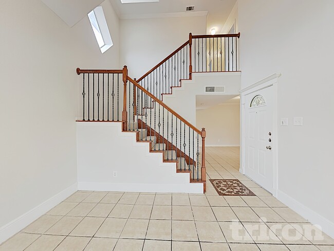 Photo - 822 Foxridge Dr