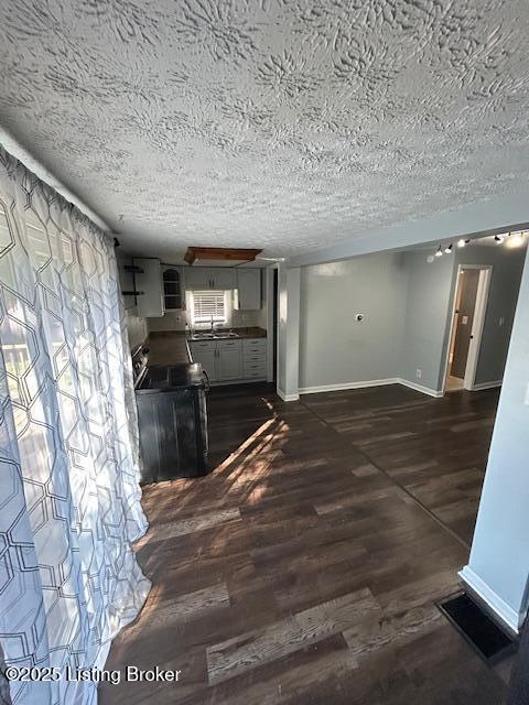 Photo - 1678 Cheak St