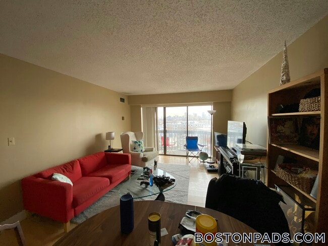 Photo - 15 N Beacon St Unidad 611