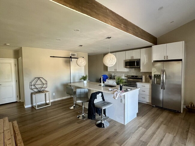 Photo - 2029 W Adams St