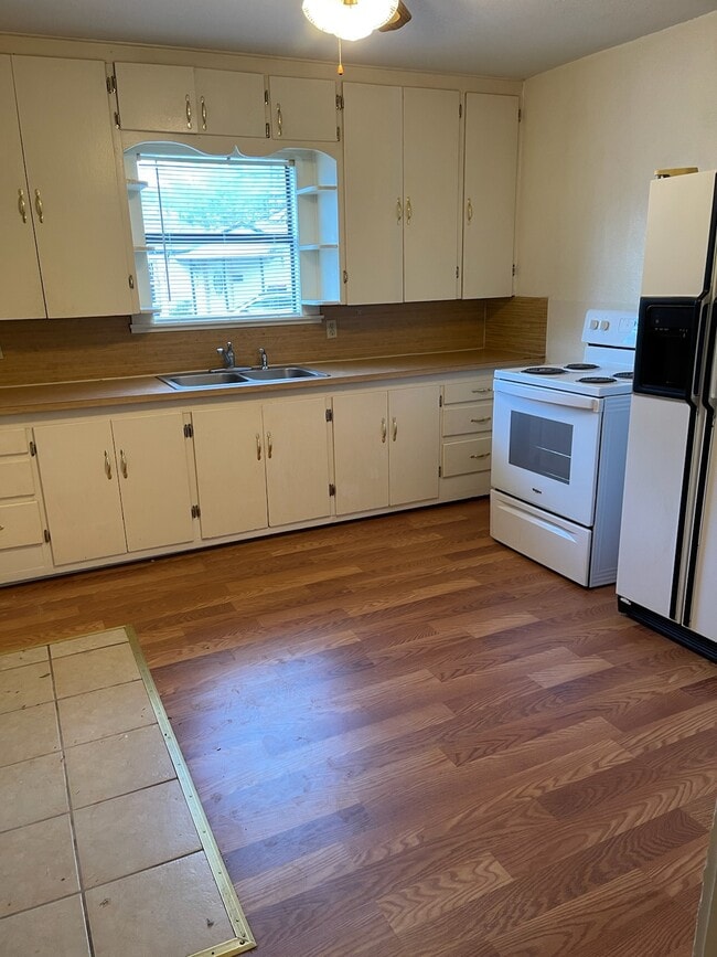 Cocina - 1602 Palm St