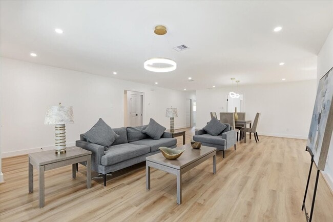 Photo - 9603 Emnora Ln