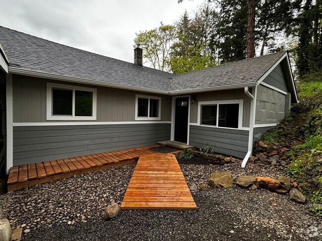 Building Photo - Newly Remodeled Home in Quiet Neighborhood!
