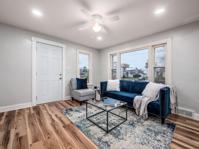 Photo - 501 Oak St