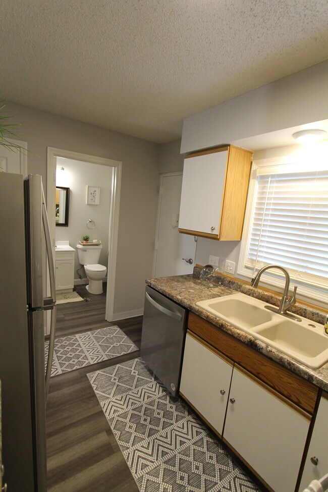 The Warwick Apartments Norfolk, NE