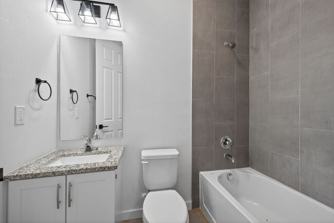 Photo - 918 Embers Pkwy W