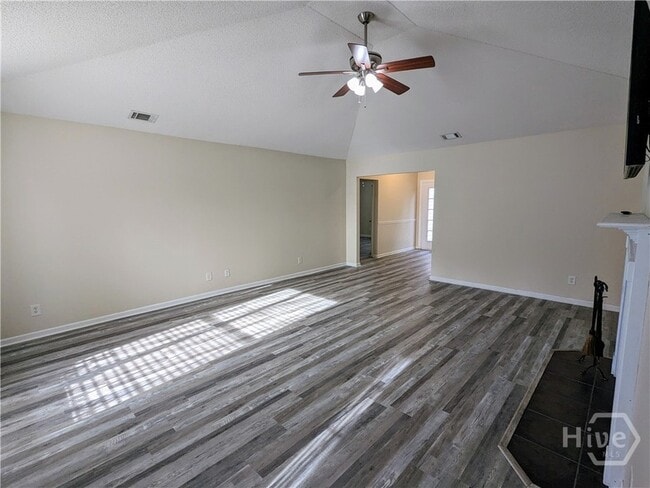 Photo - 89 Carlisle Ln