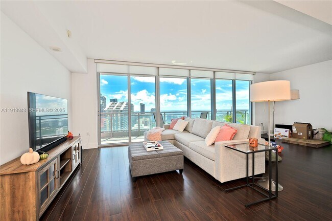 Photo - 92 SW 3rd St Unit 5004