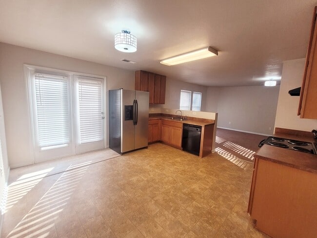 Photo - 250 Whitestone Dr NE
