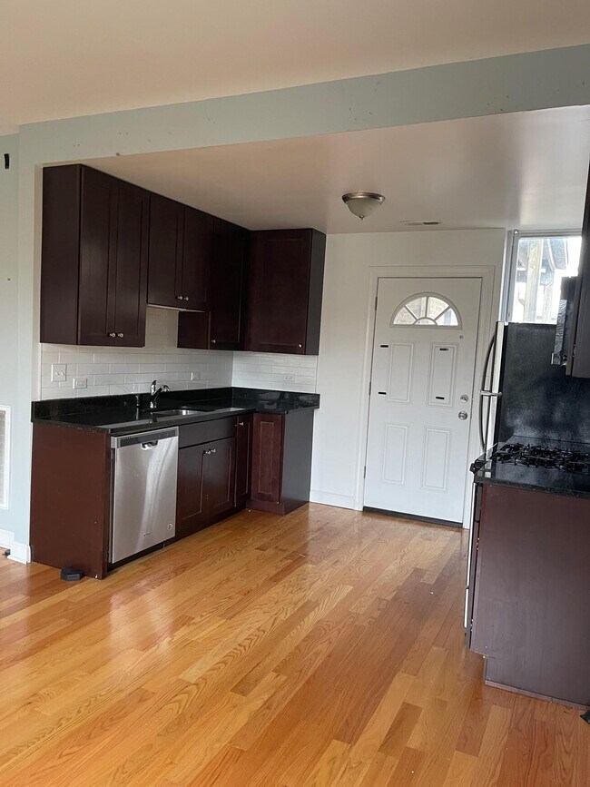 Photo - 1642 W Pratt Blvd Unit TWO BEDROOMS - 3D
