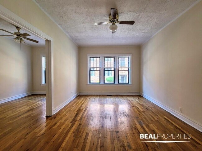 Building Photo - 1 bedroom in CHICAGO IL 60657 Unit E1