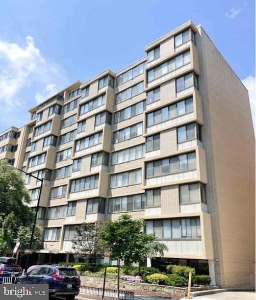 Building Photo - 522 21st St NW Unit 810