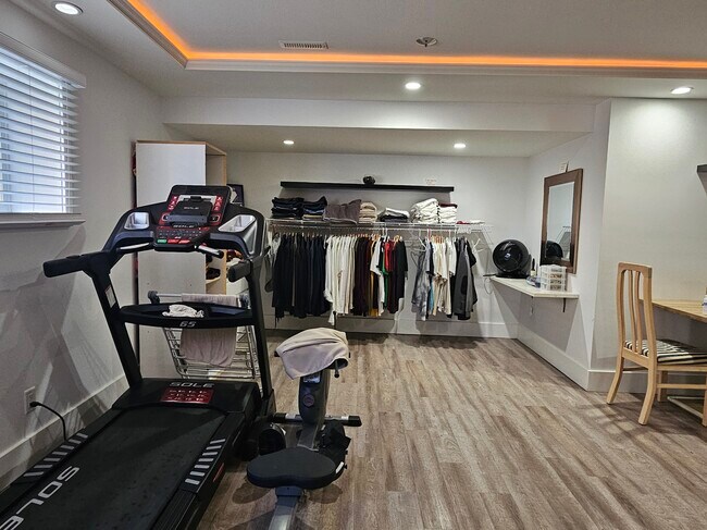 Photo - 5513 Teskey Pl