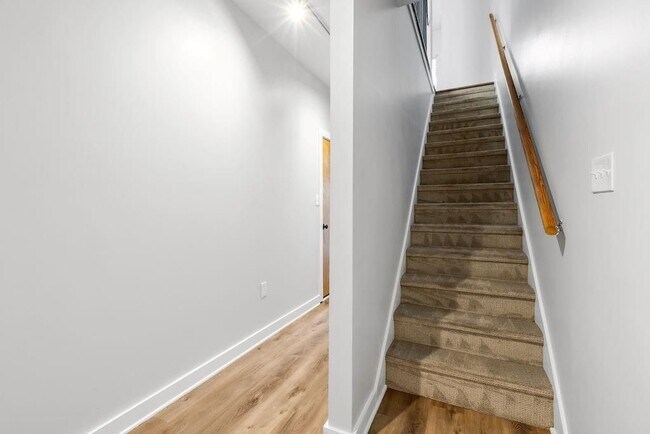 Photo - 110 Moreland Ave SE