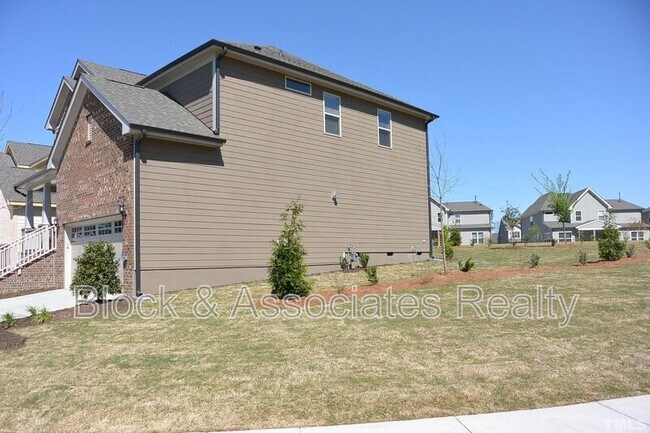 Photo - 249 Tilth St