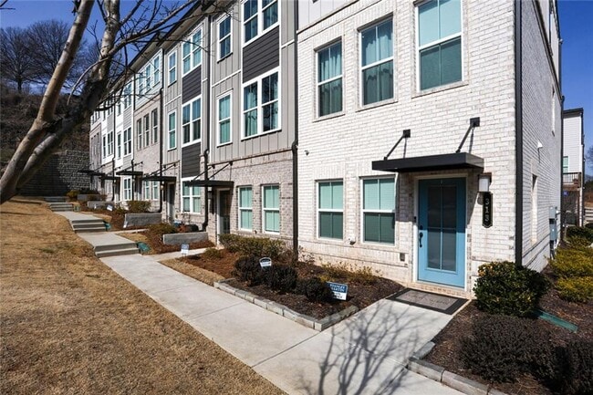 Photo - 313 Skylar Way SE