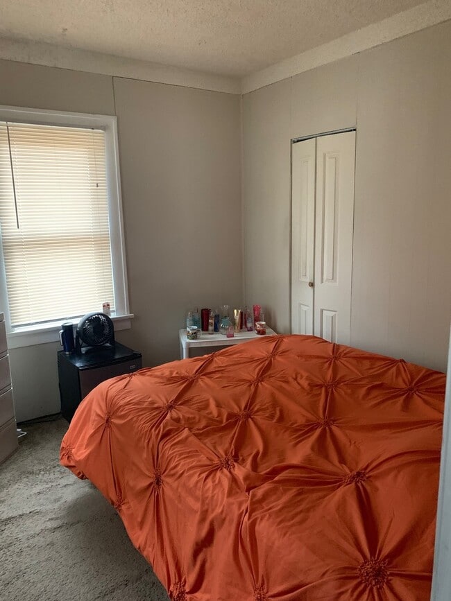 Photo - Spacious 3 Bedroom 1 Bath house in Crystal!