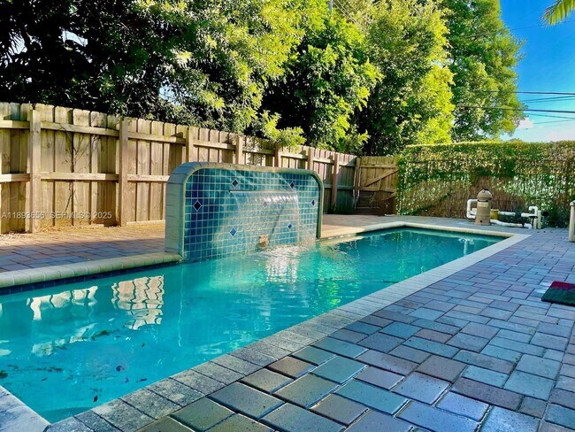 Photo - 813 SE 18th Ct