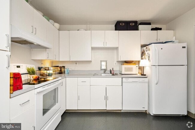 Building Photo - 3 N Christopher Columbus Blvd Unit TD411 Rental