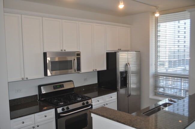 Photo - 330 W Grand Ave Unit 1004