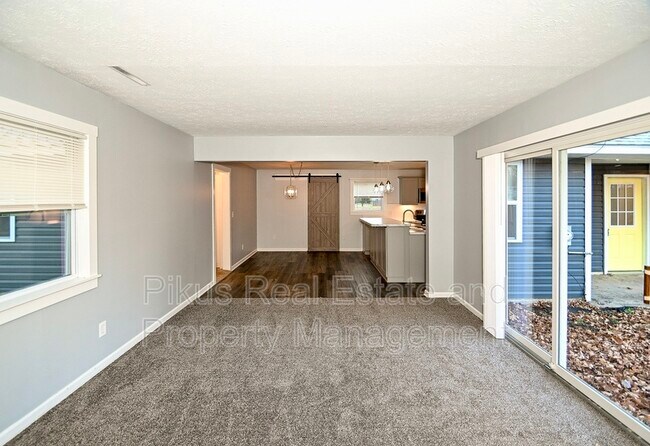 Photo - 2227 Killian Rd