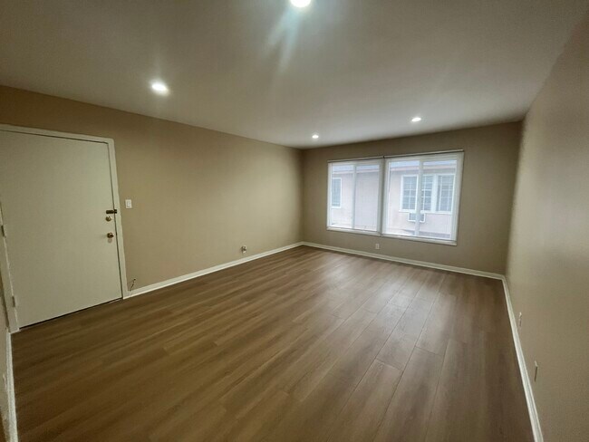 Photo - 14149 Vanowen St Unit 5