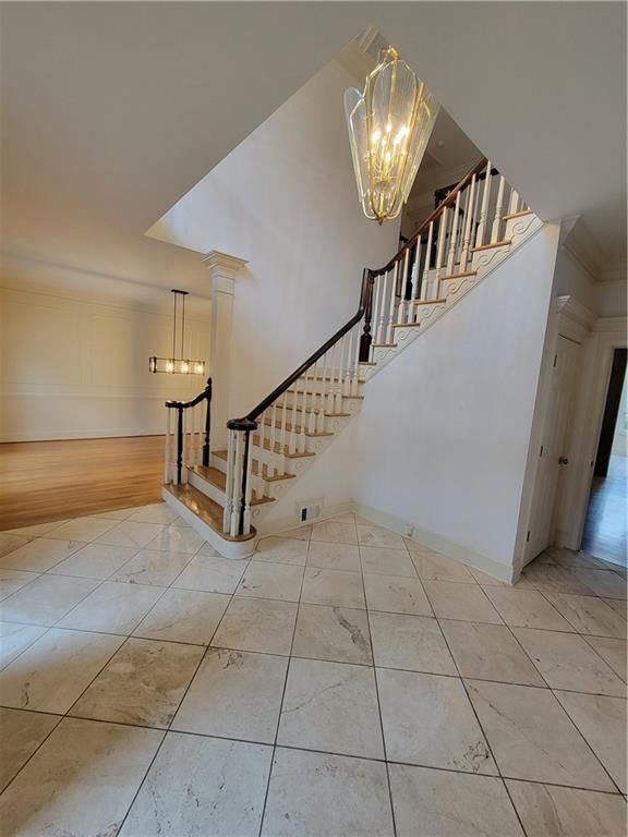 Photo - 2811 Hawthorne Dr NE