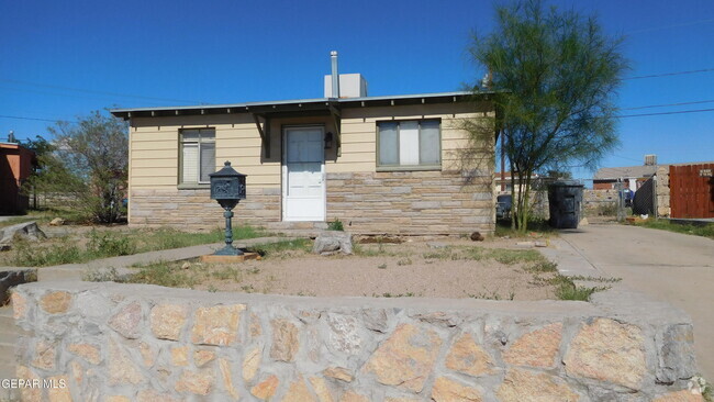 Building Photo - 557 Bataan Cir Rental