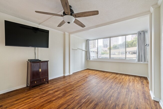 Building Photo - Remodeled 1 bed/ 1 bath- **ALL Utilities I... Unit C305 Rental