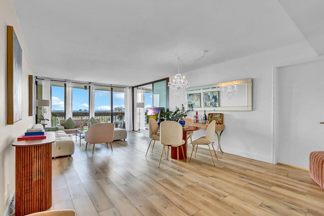 Photo - 2000 Presidential Way Unit 1006