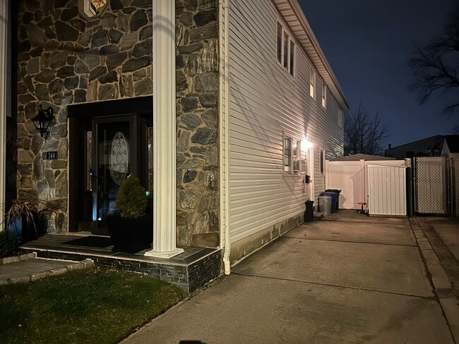 Photo - 144 Bridgetown St