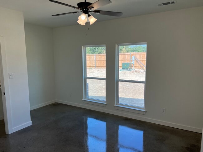 Photo - 2214 J E Woody Rd