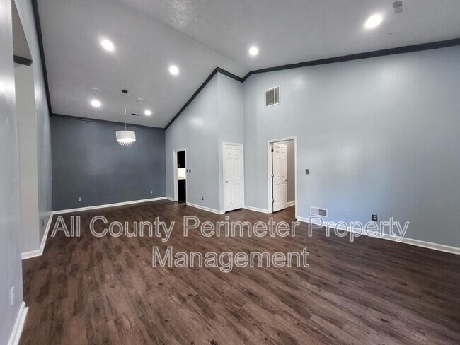 Photo - 2957 Hawk Ct SE