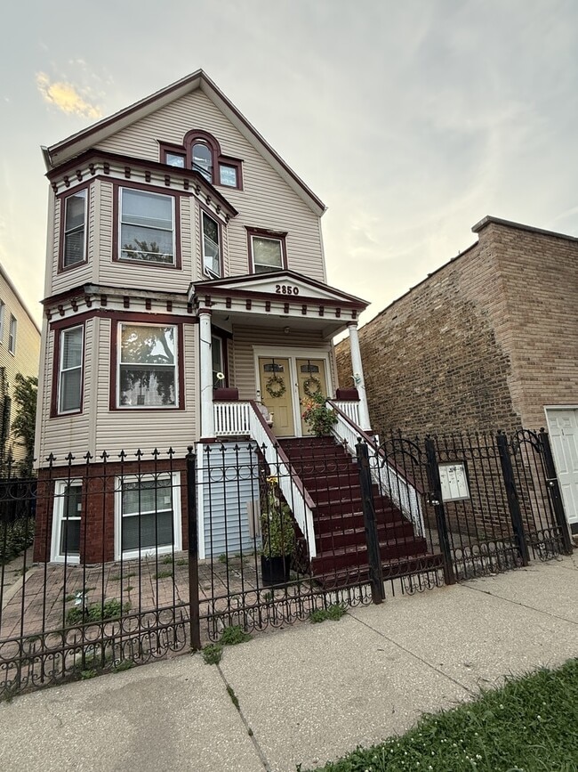 Photo - 2850 N Avers Ave