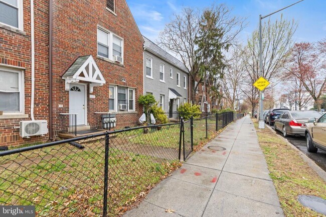 Photo - 1512 Isherwood St NE