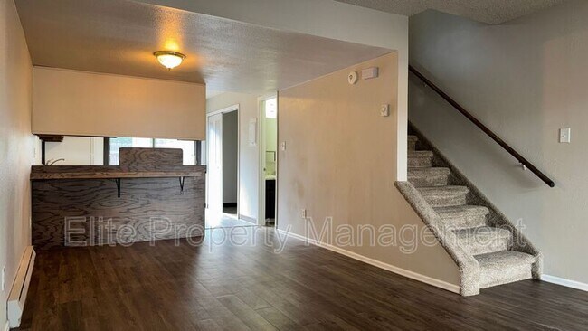 Photo - 25 Royal Crest Dr