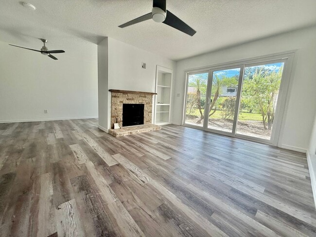 Photo - Stunning 2/2 1st floor condo in Downtown!