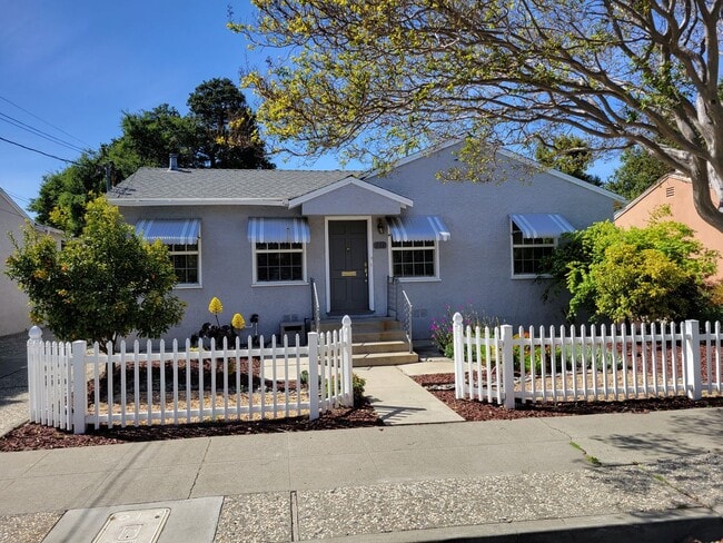 Building Photo - 111 Florence St Unit 1