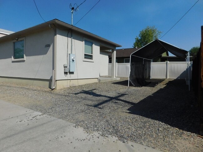 Building Photo - 1325 Cedar Ave Unit 2
